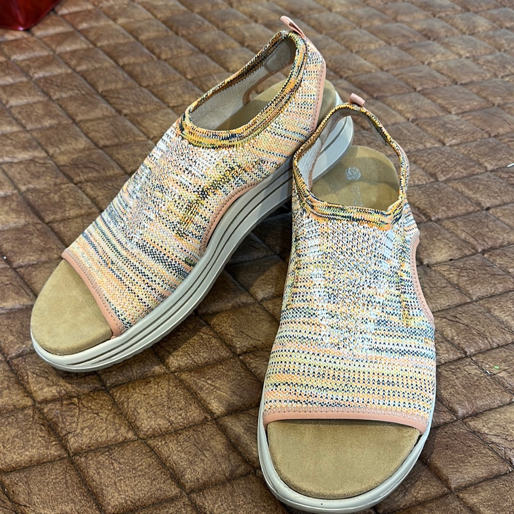 NWOT Remonte stretchy sandals